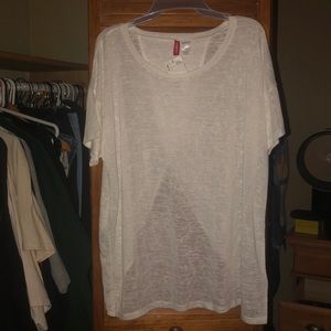 H&M Scalloped Back White T-shirt